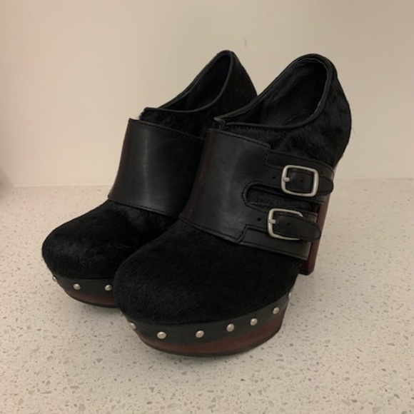 UGG High Heel Booties - Picture 1 of 7